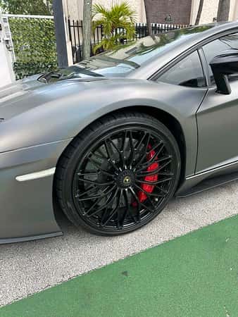 Lamborghini Aventador S Rental in Miami thumbnail 3