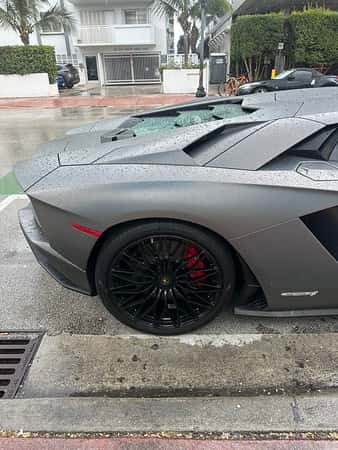 Lamborghini Aventador S Rental in Miami thumbnail 4