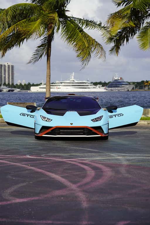 Lamborghini Huracan STO  Rental in Miami thumbnail 2