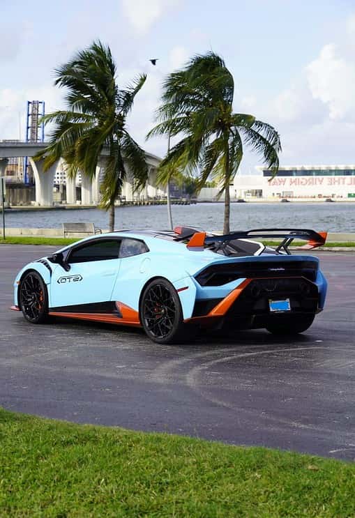 Lamborghini Huracan STO  Rental in Miami thumbnail 3