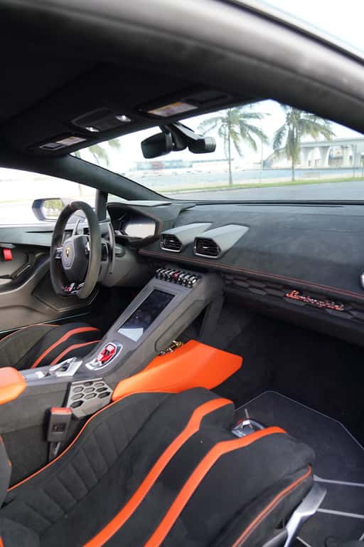 Lamborghini Huracan STO  Rental in Miami thumbnail 5