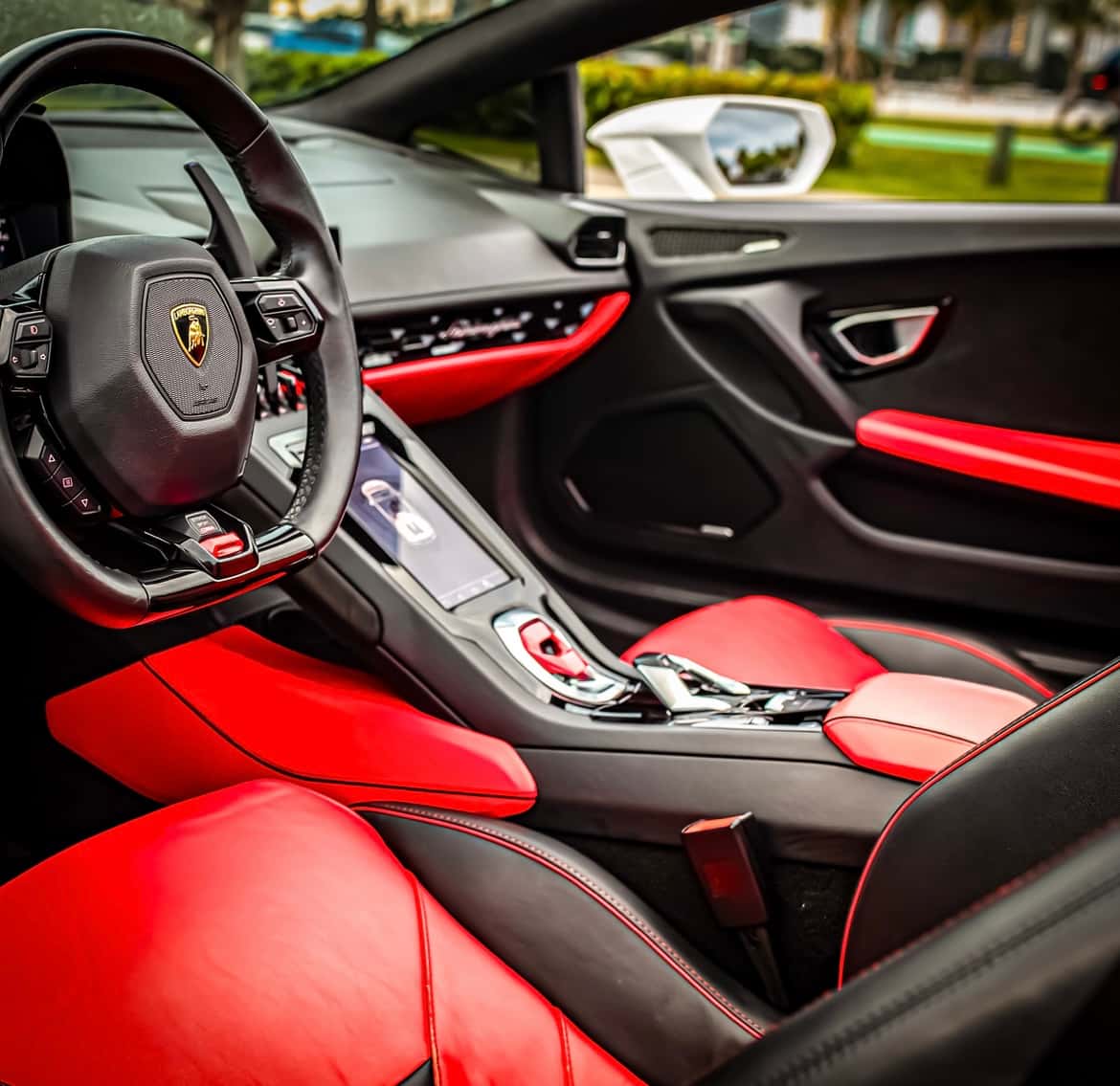 Lamborghini Huracan Evo Spyder Rental in Miami thumbnail 6