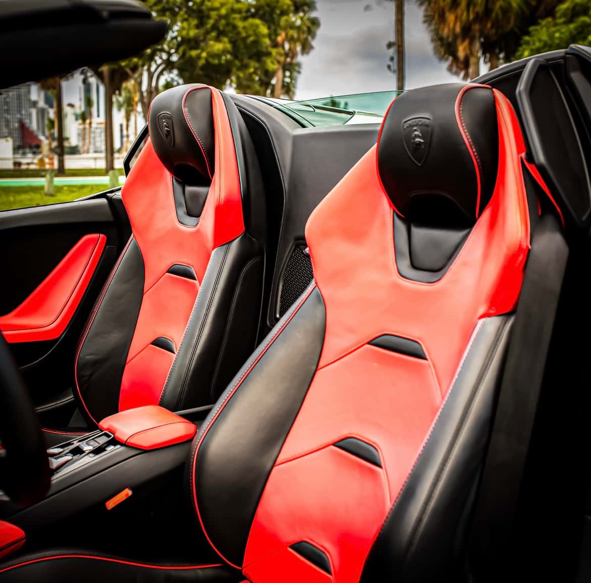 Lamborghini Huracan Evo Spyder Rental in Miami thumbnail 7