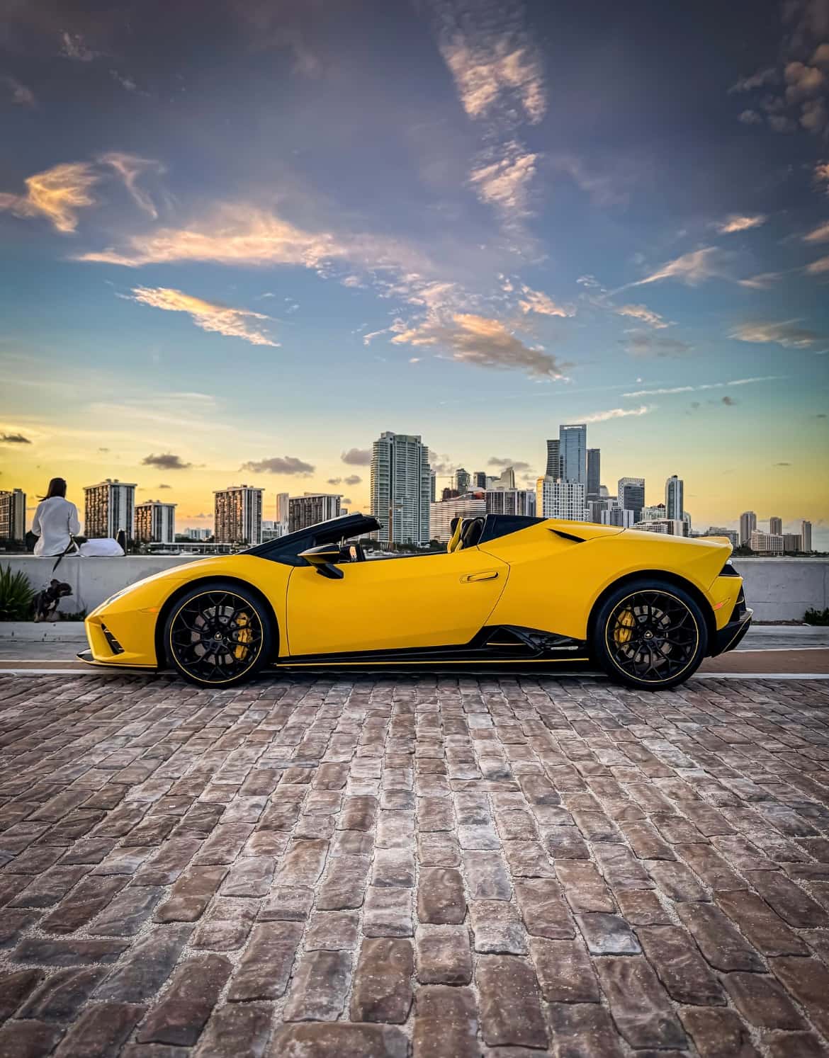 Lamborghini Huracan Evo Spyder Rental in Miami thumbnail 2