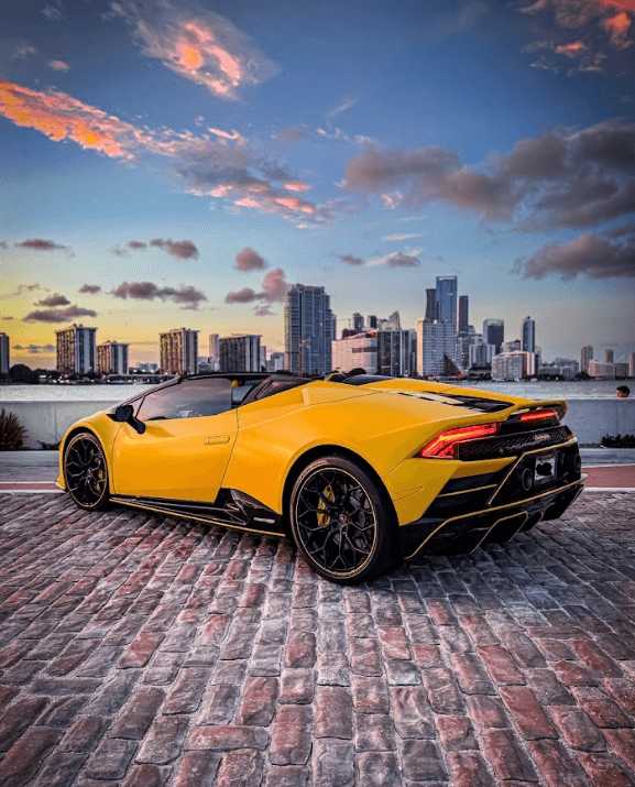 Lamborghini Huracan Evo Spyder Rental in Miami thumbnail 3