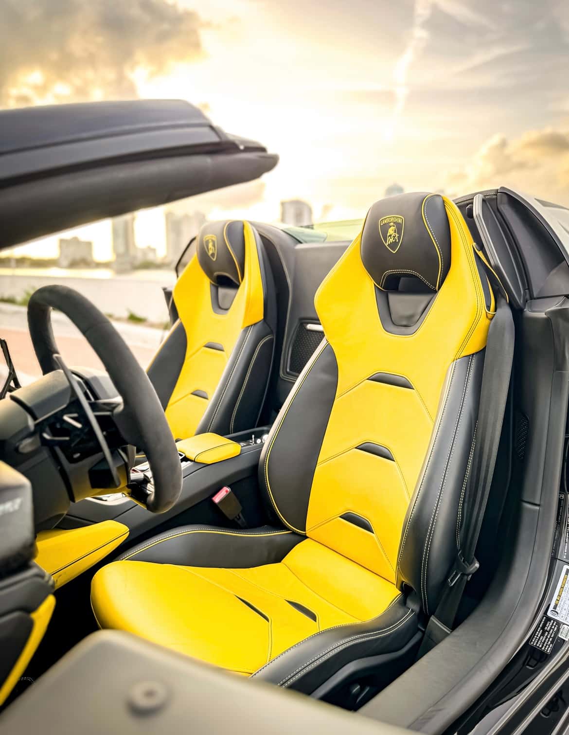 Lamborghini Huracan Evo Spyder Rental in Miami thumbnail 5