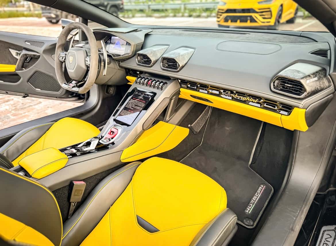 Lamborghini Huracan Evo Spyder Rental in Miami thumbnail 6