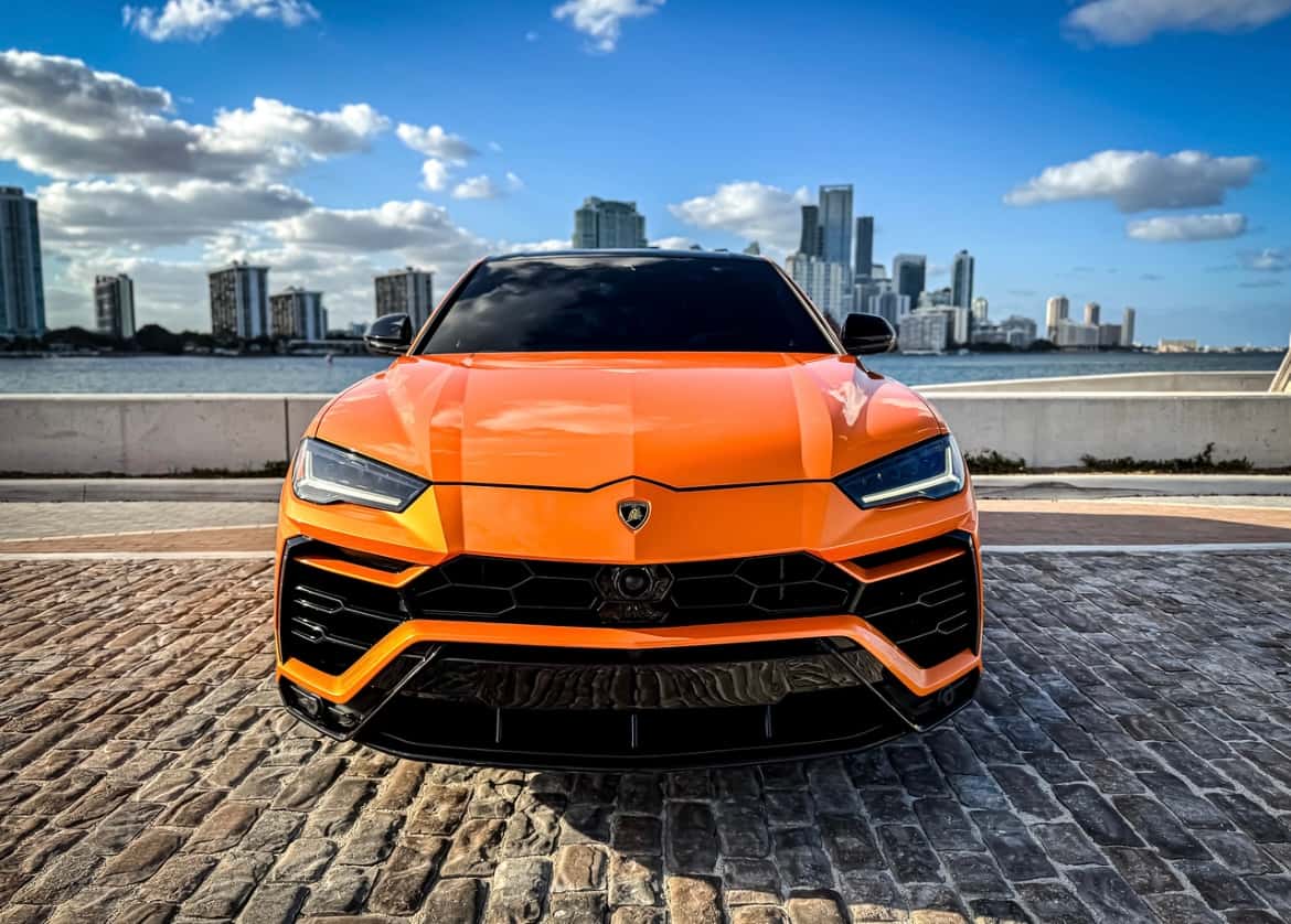 Lamborghini Urus Rental in Miami thumbnail 2