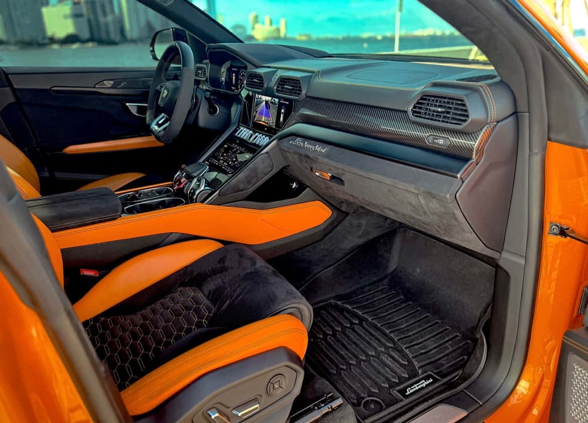 Lamborghini Urus Rental in Miami thumbnail 5
