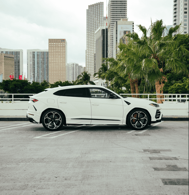 Lamborghini Urus Rental in Miami thumbnail 2