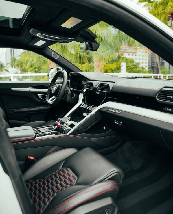 Lamborghini Urus Rental in Miami thumbnail 4