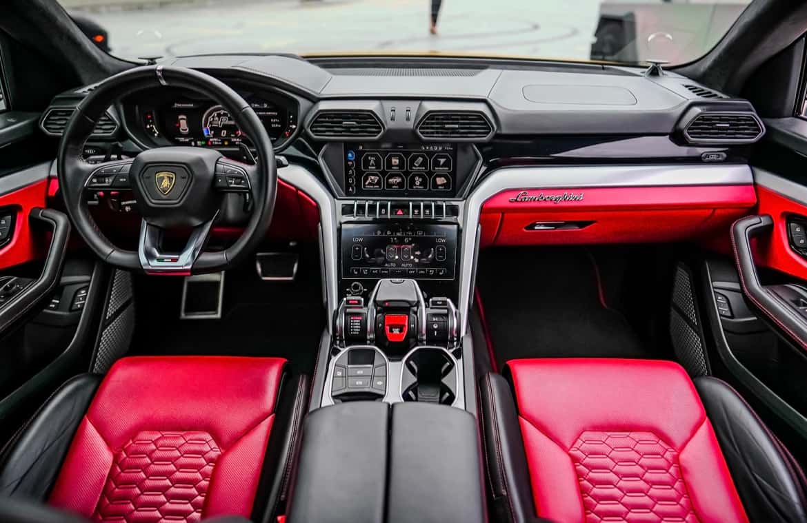 Lamborghini Urus Rental in Miami thumbnail 4