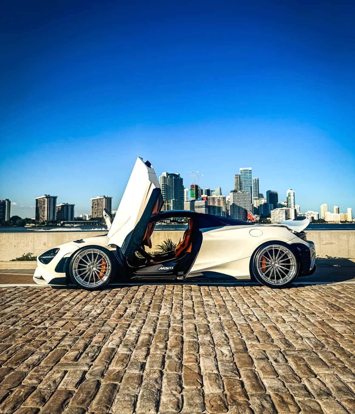 Mclaren 765lt Rental in Miami thumbnail 3