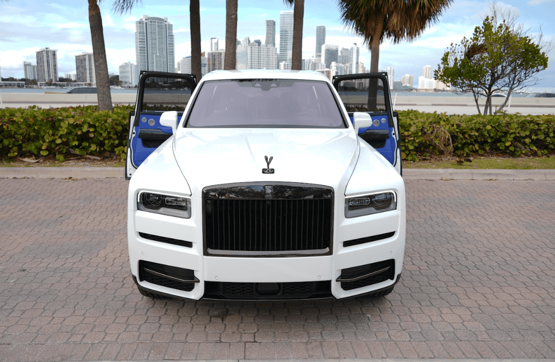 Rolls Royce Cullinan Rental in Miami thumbnail 2