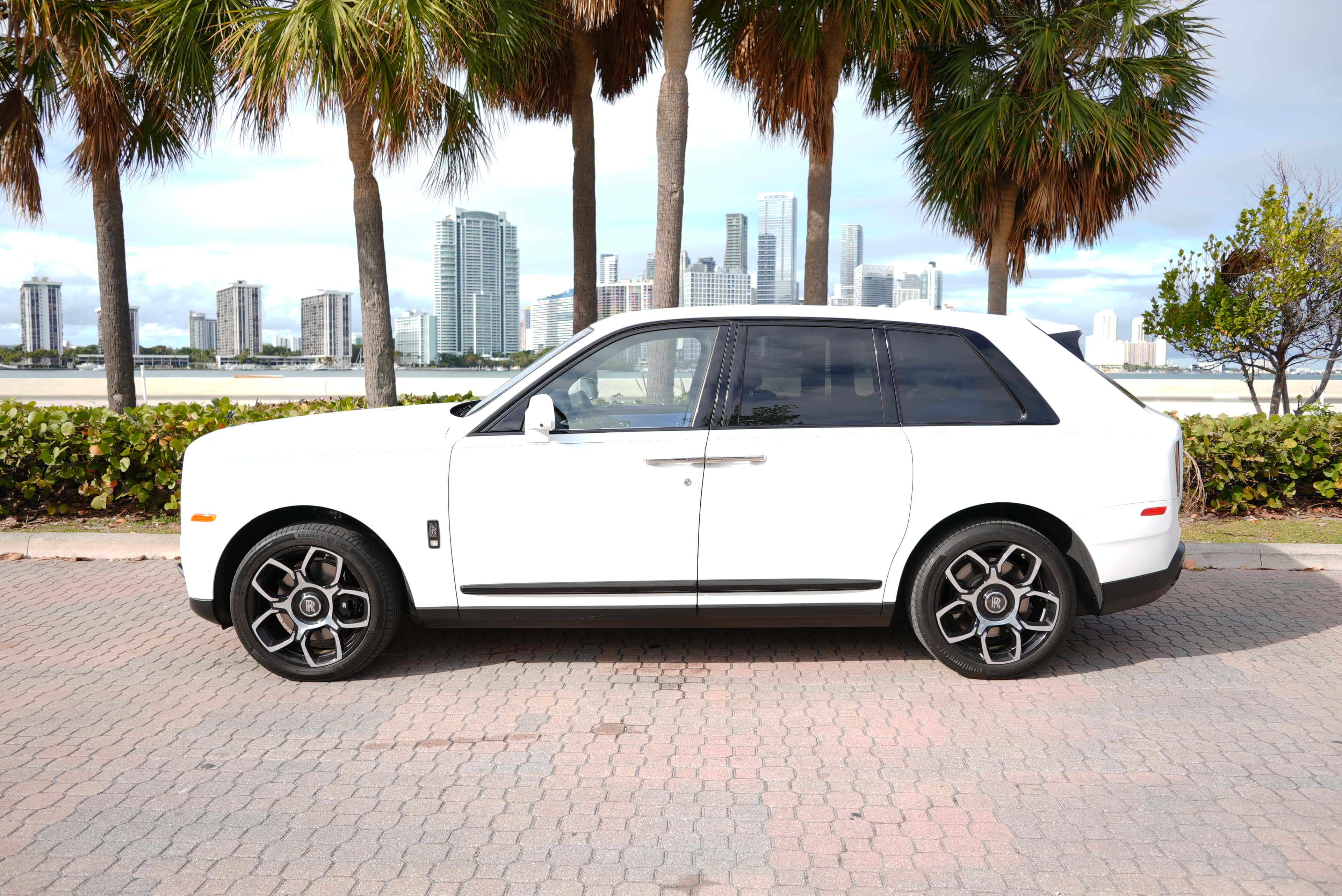 Rolls Royce Cullinan Rental in Miami thumbnail 3