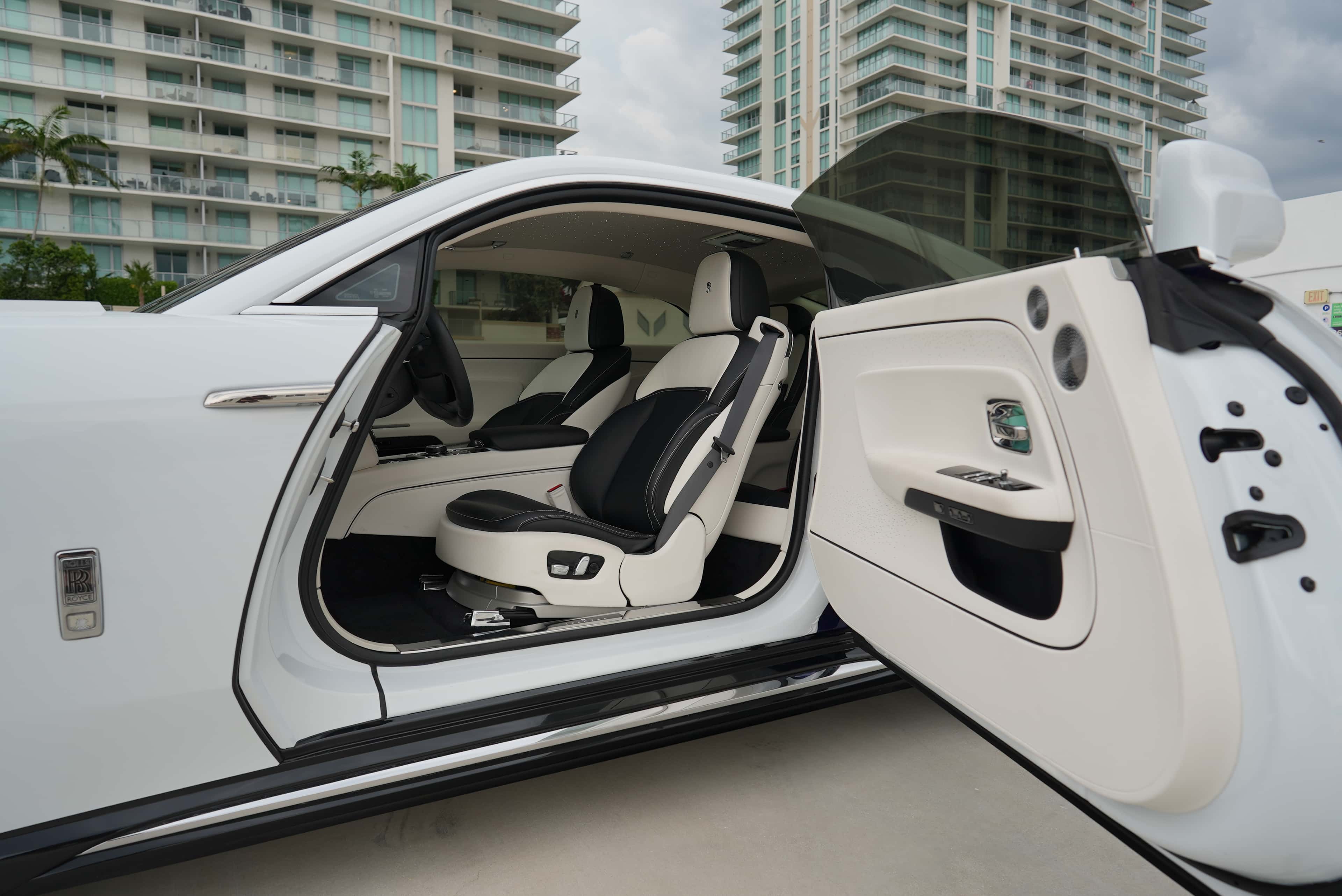 Rolls Royce Spectre Rental in Miami thumbnail 6