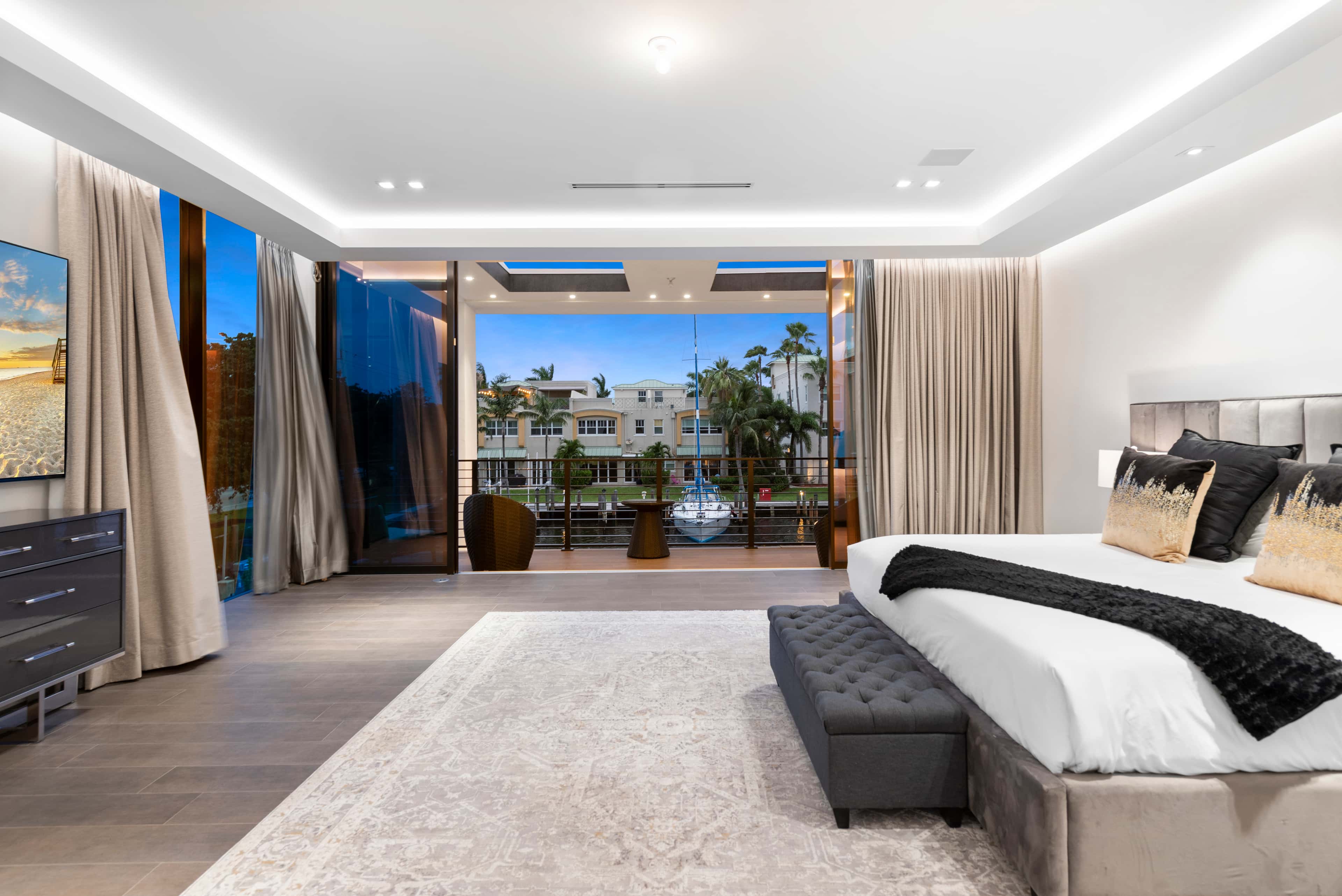 BOARD WALK MANSION Rental in Miami thumbnail 14