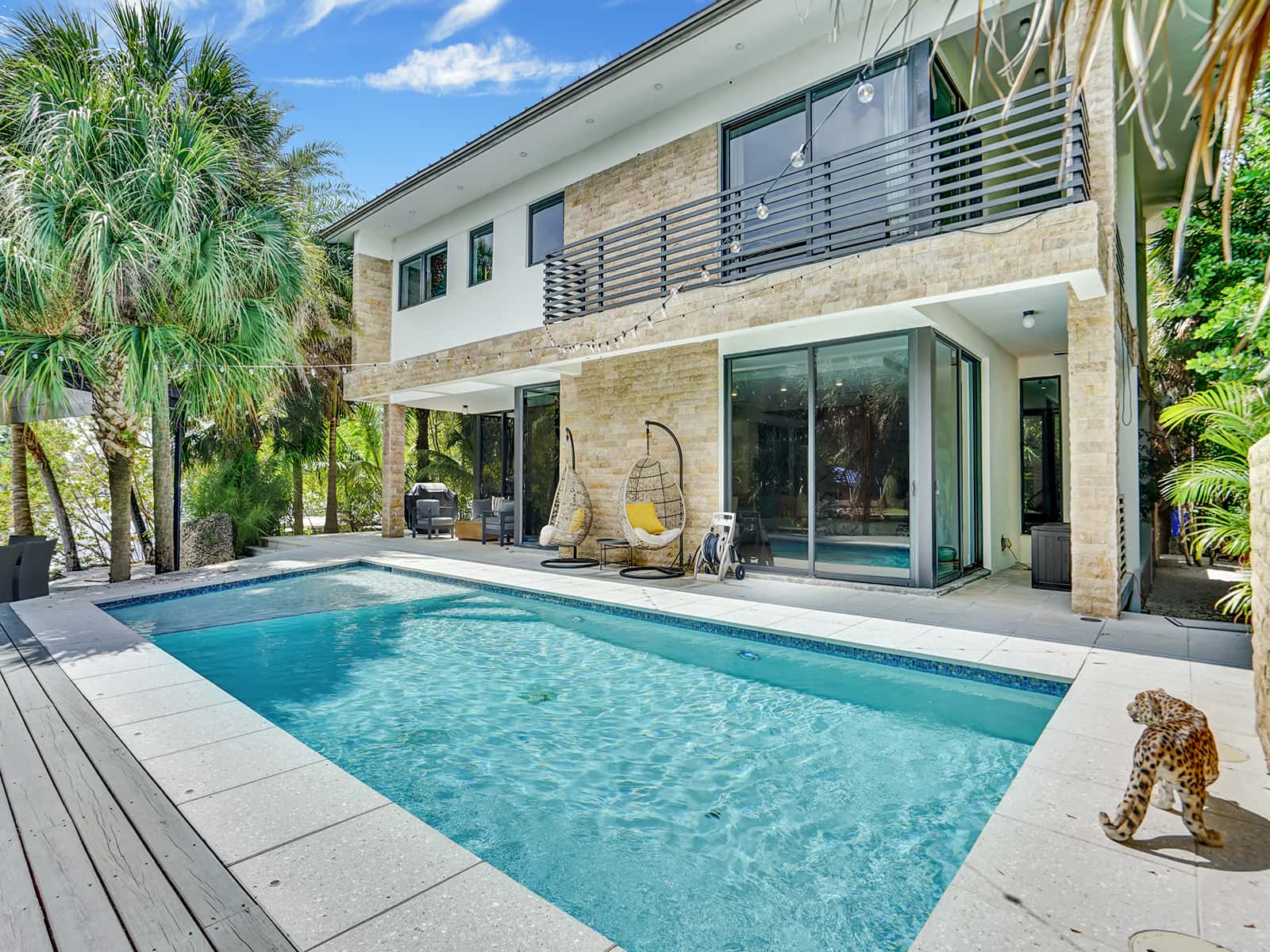 VILLA AMBER Rental in Miami thumbnail 1