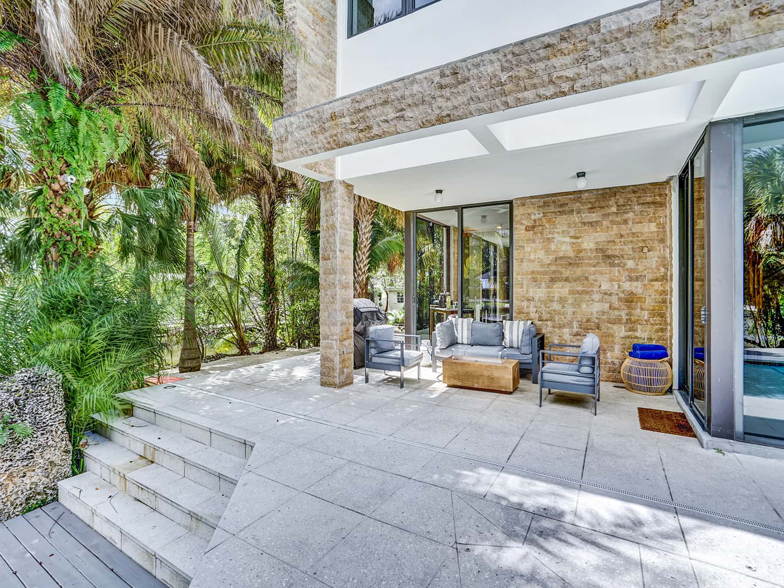 VILLA AMBER Rental in Miami thumbnail 2