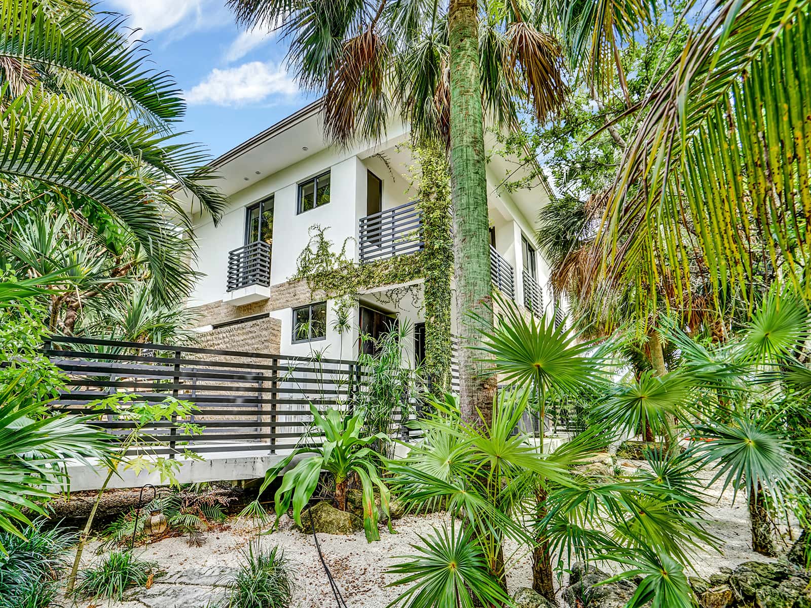 VILLA AMBER Rental in Miami thumbnail 14