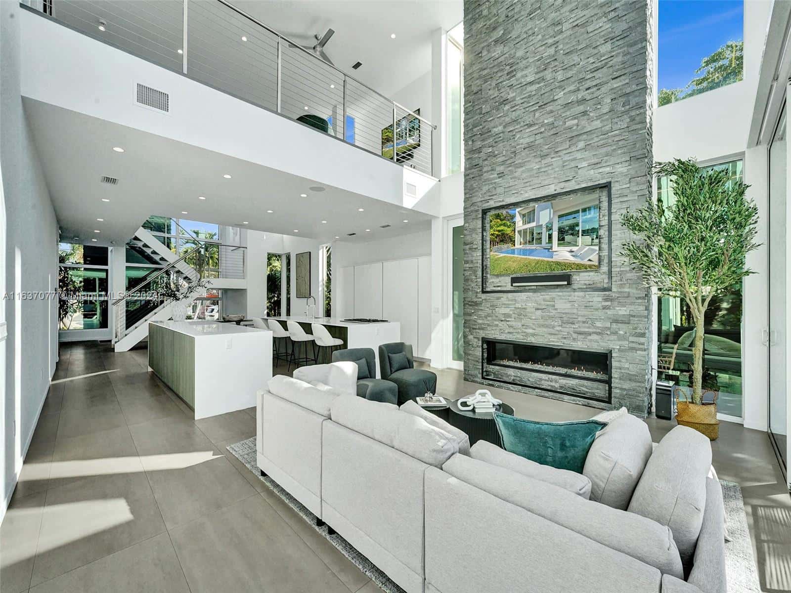 VILLA WREN Rental in Miami thumbnail 9