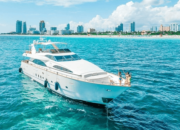 Top 5 Yacht Charter Destinations in Biscayne Bay