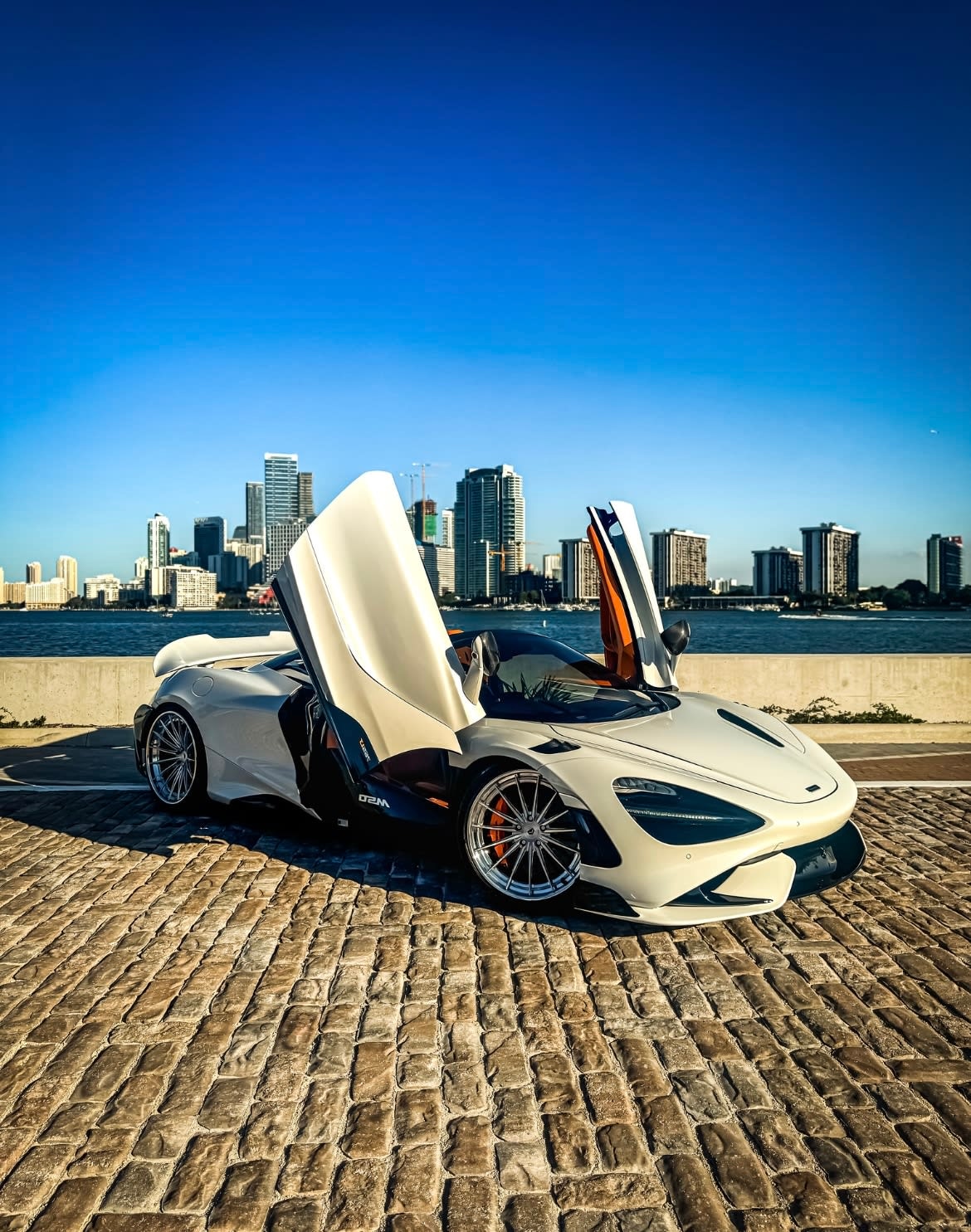 Mclaren 765lt Rental in Miami - Image 1