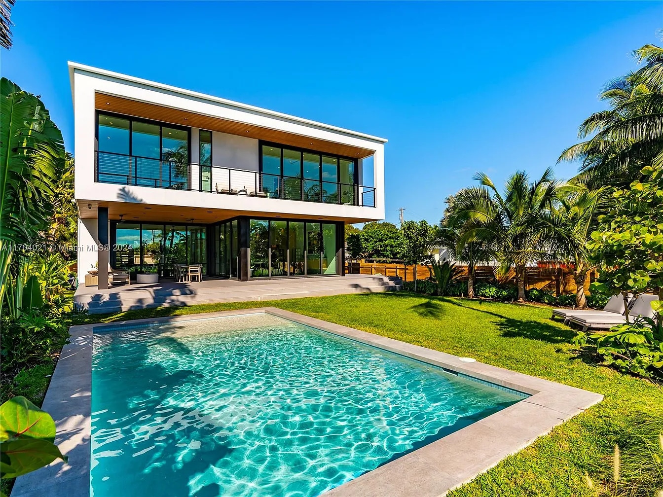 VILLA BEVI Rental in Miami - Image 1