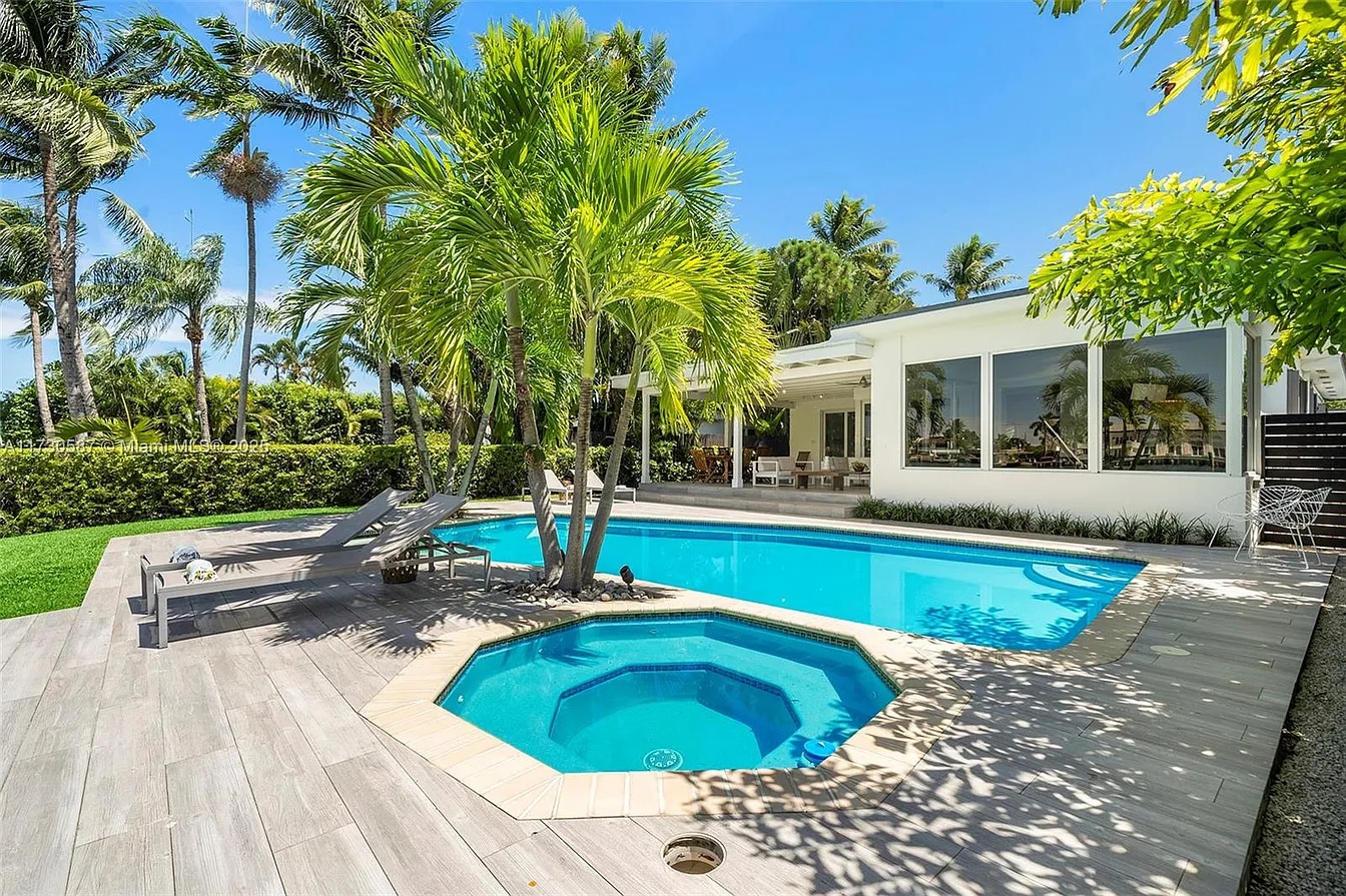 VILLA CAPRI Rental in Miami - Image 1