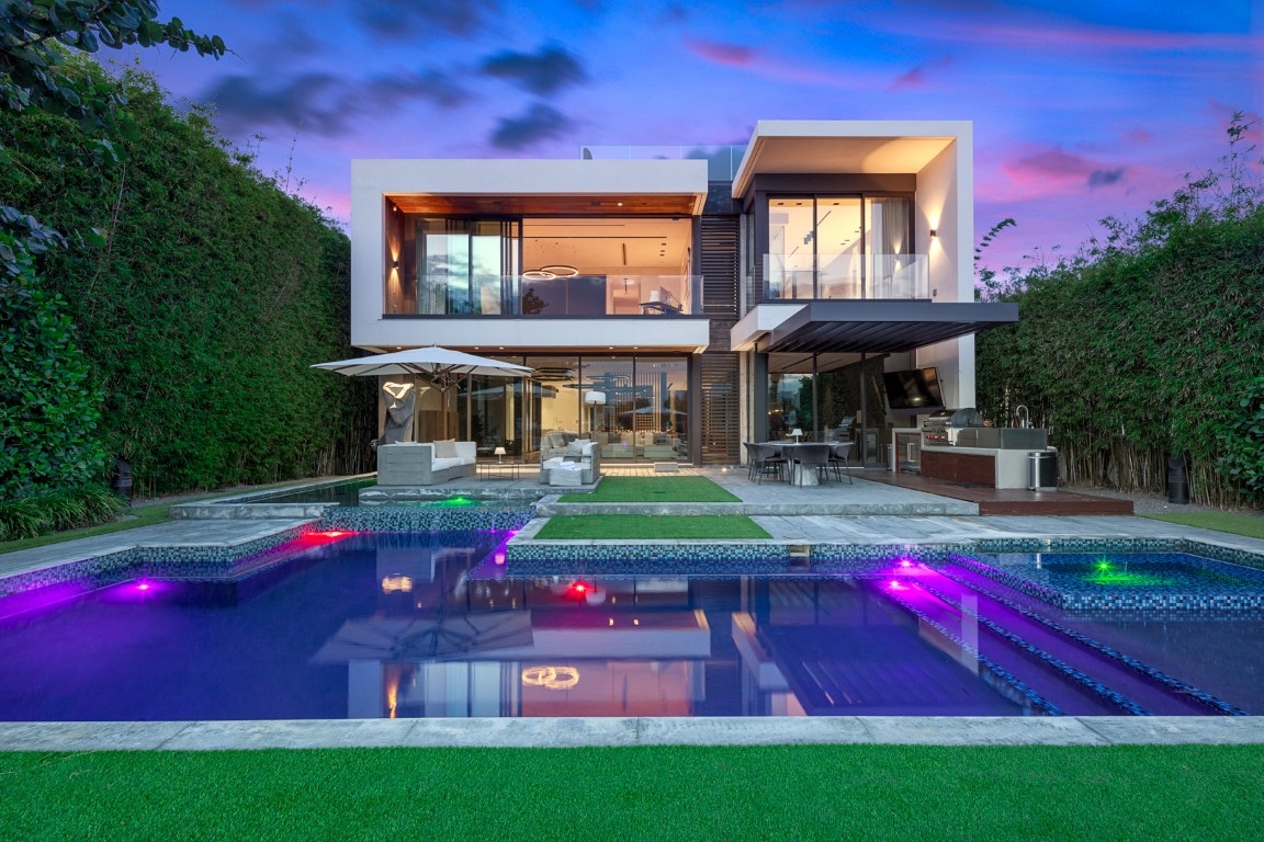 VILLA DIVINA Rental in Miami - Image 1