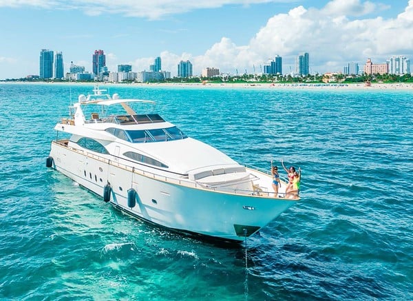 Azimut Daniella 100'